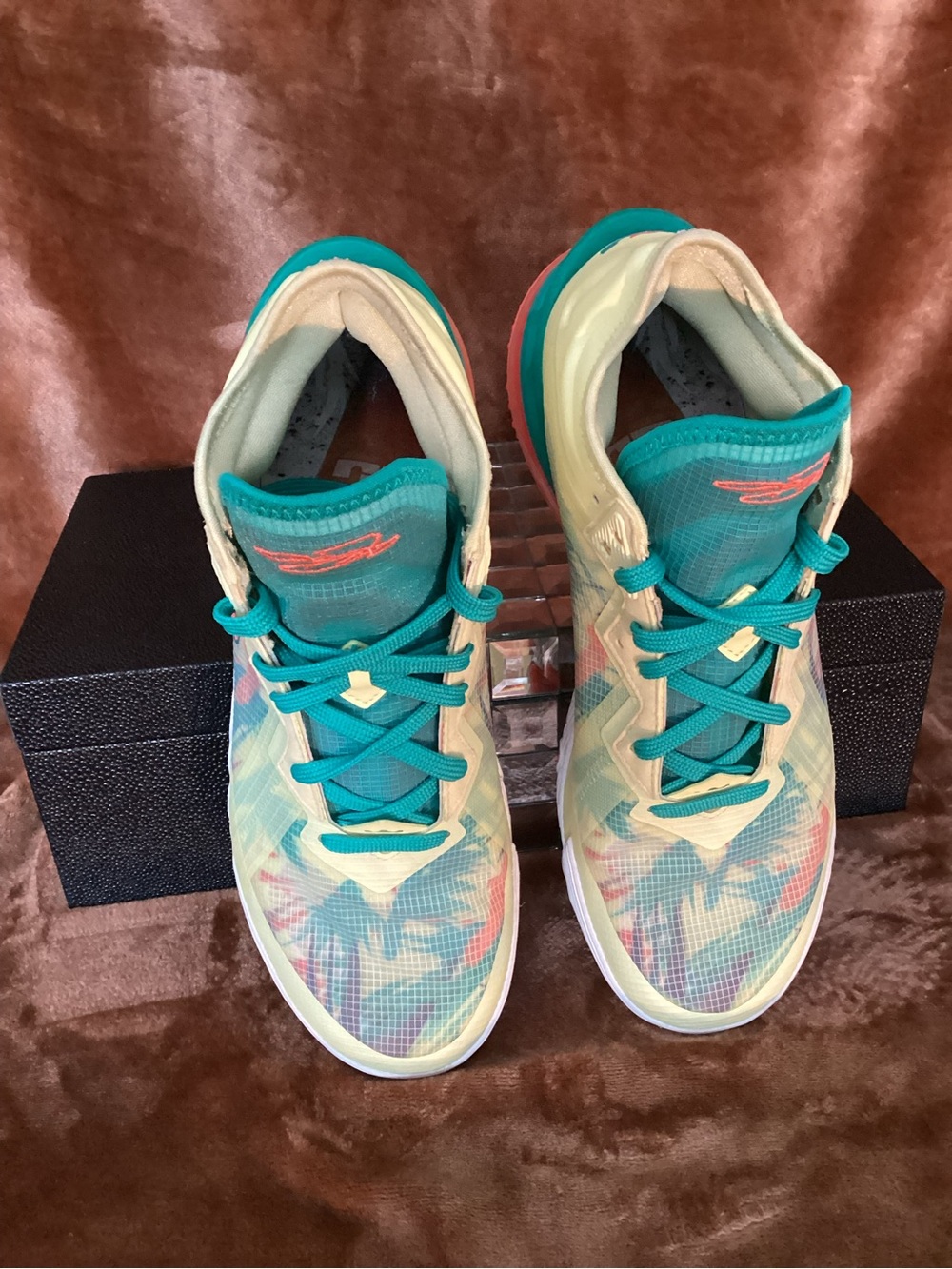 LeBron XVIII LOW Nike Basketball Shoes - Teal, Coral, Cream - Picture 4 of 10